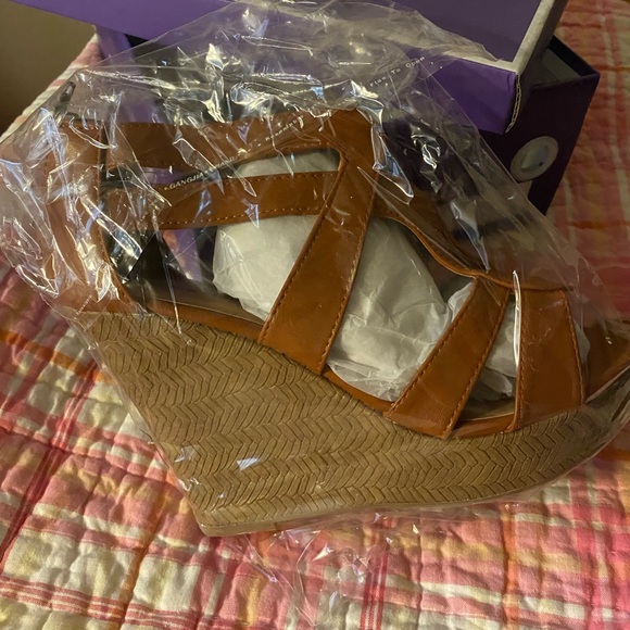 BNIB Top Moda tan wedges in size 9 - Picture 6 of 11